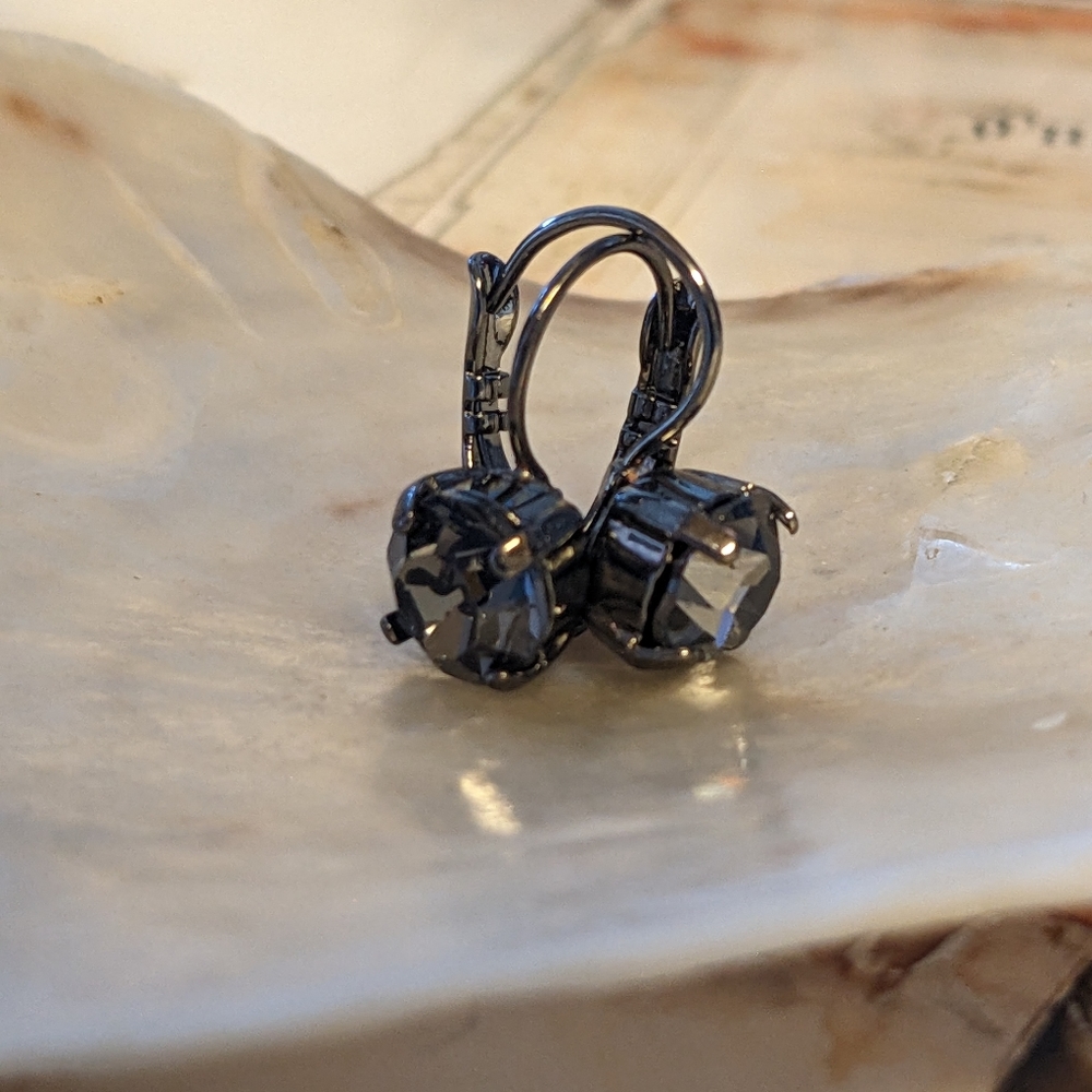 Black Jet and Gray Crystal in Classic Necklace & Earrings in Gunmetal - Picture 7 of 8